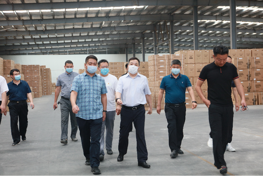 新郑市市委常委、纪委书记姚志刚一行莅临鹏翼建材市场考察调研